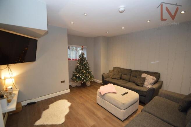 4 bed Terraced to rent Image 8