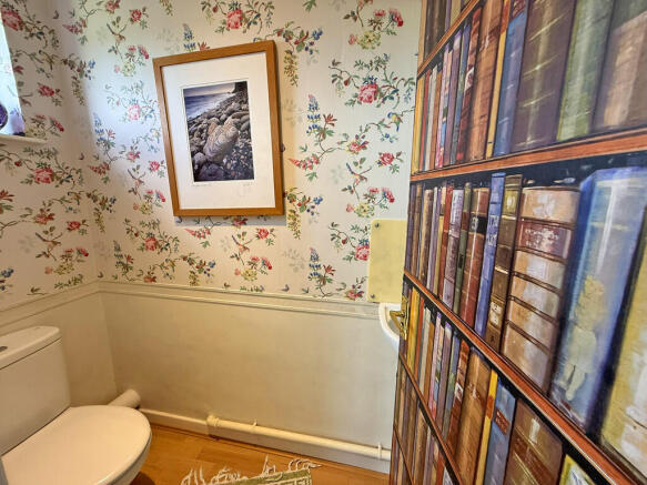 4 bed Semi-Detached for sale Image 7