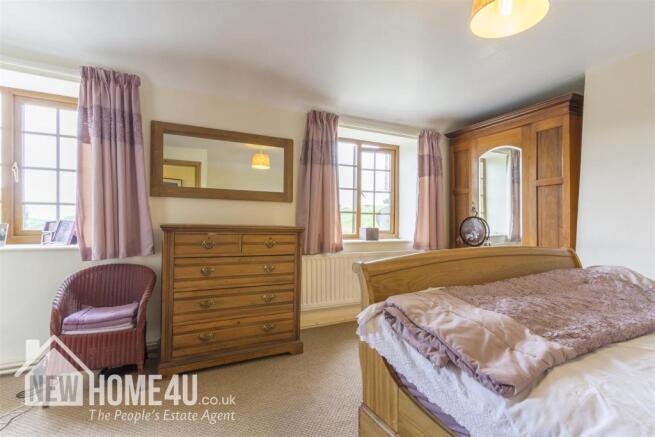 MASTER BEDROOM: