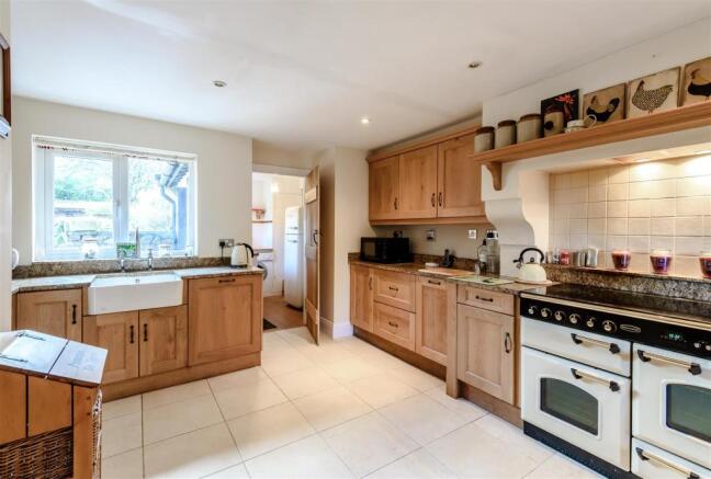 KITCHEN/DINING ROOM