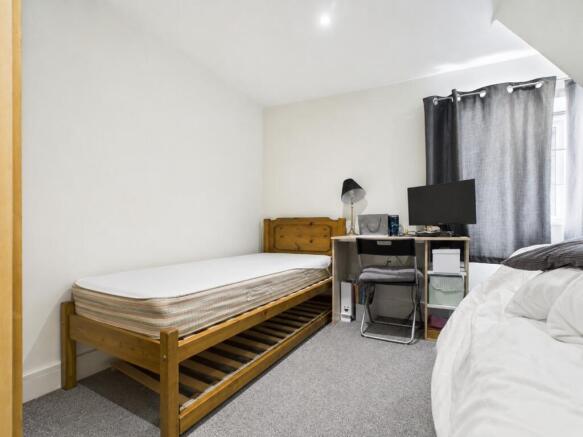 2 bed Flat to rent Image 8