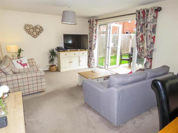 LOUNGE/DINING ROOM