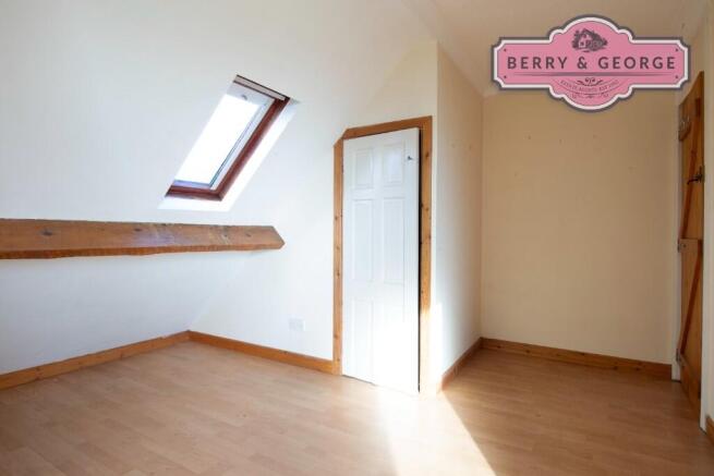BEDROOM/ OFFICE