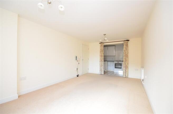 Lounge/Dining Area