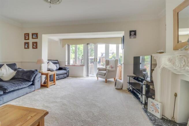 35 DOWNHAM ROAD INSIDE-9.jpg