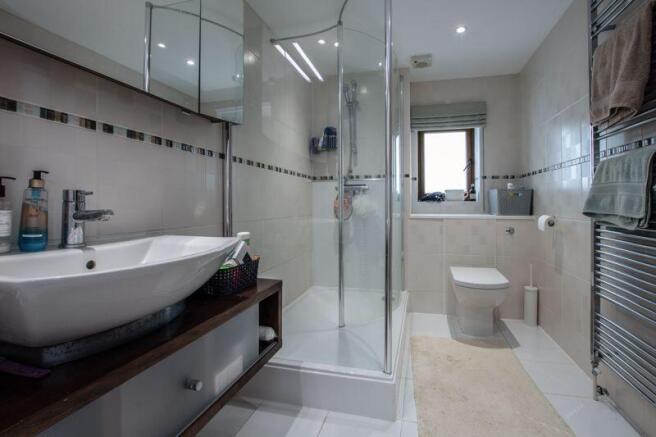 Bed 1 En-suite