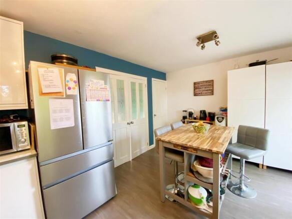 Kitchen 4.jpg