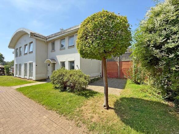 3 bed semi-detached house to rent Kew Bridge Road