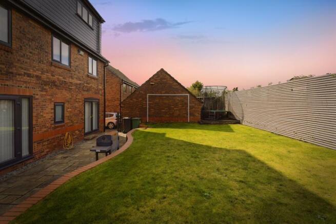 5 bed Detached for sale Image 5
