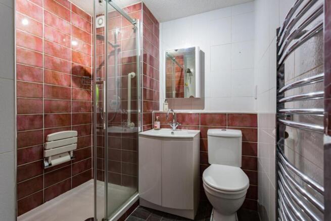2 bed Flat for sale Image 8
