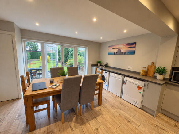 Bright Cosy Kitch...