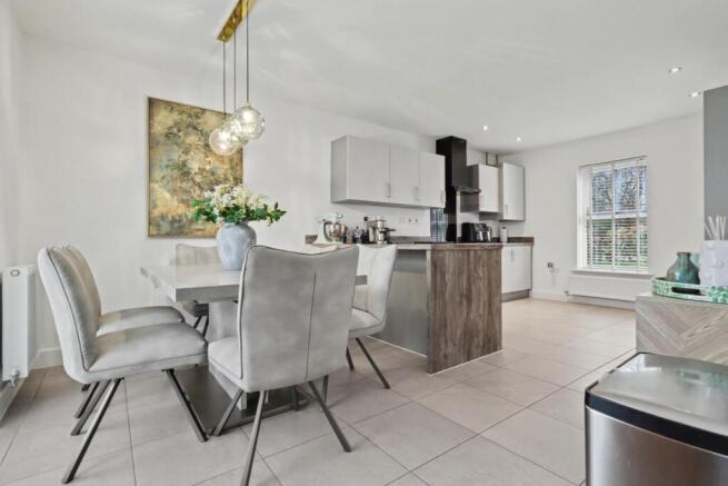 4 bed Detached for sale Image 10