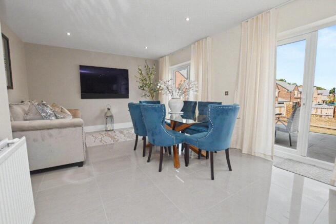 5 bed Detached for sale Image 6