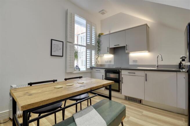 KITCHEN/LOUNGE/DINER