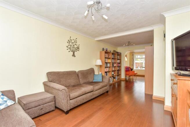 Lounge/Dining Area