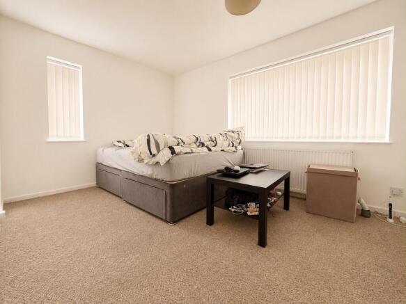 3 bed Semi-Detached to rent Image 5