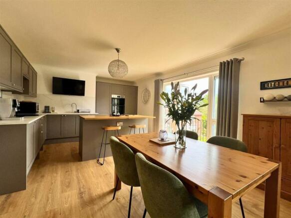 3 bed Apartment for sale Image 7