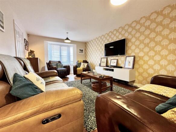 6 bed Detached for sale Image 4