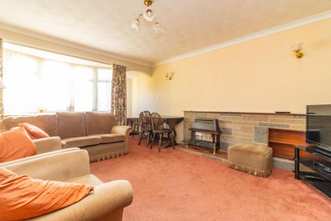 LOUNGE/DINING ROOM