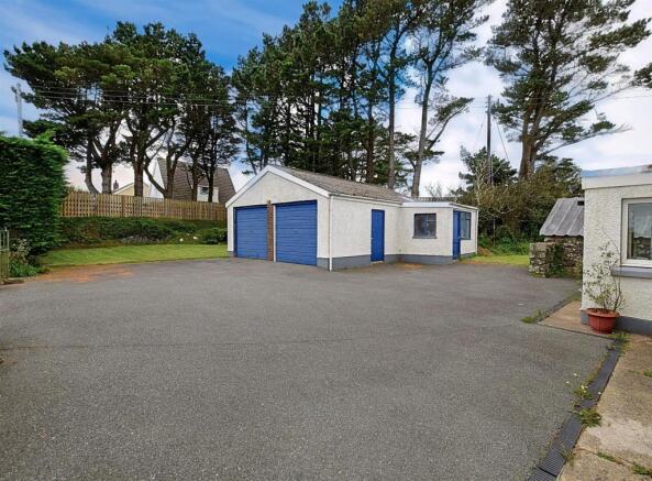 Garage & Parking