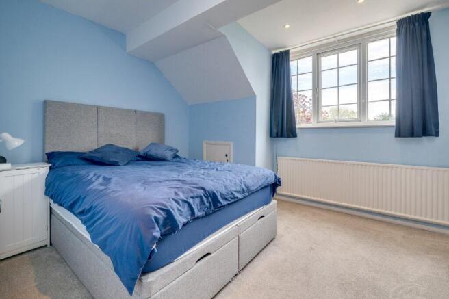 5 bed Detached for sale Image 10