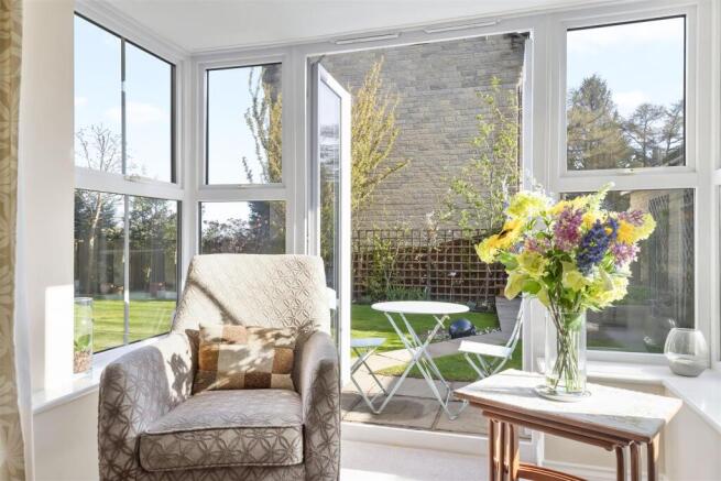 6 bed Detached for sale Image 10