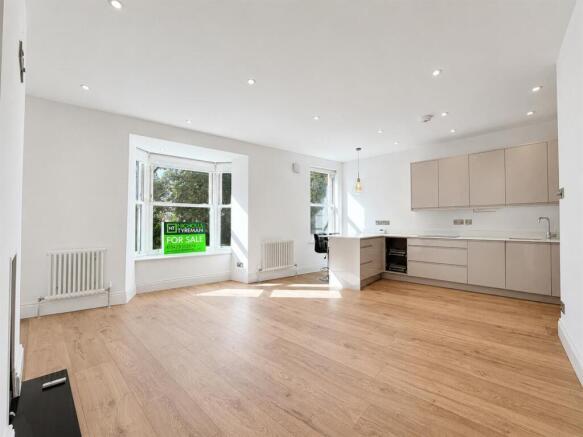 2 bed Apartment for sale Image 9
