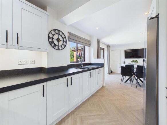 4 bed Detached for sale Image 6