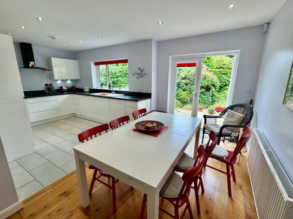 3 bed Semi-Detached Bungalow for sale Image 9