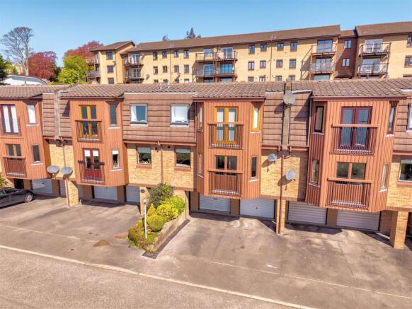 8 Ogilvy Court BF-19.jpg