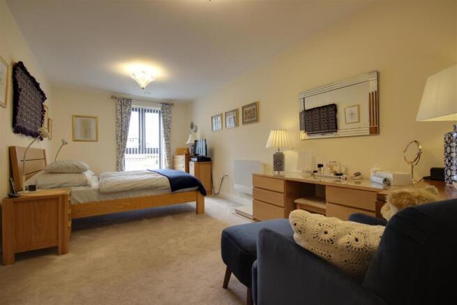 2 bed Apartment for sale Image 4