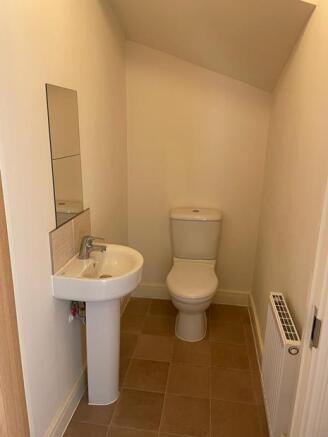 5 Blackcurrent Grove downstairs WC