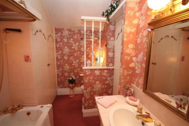 En-Suite Bathroom