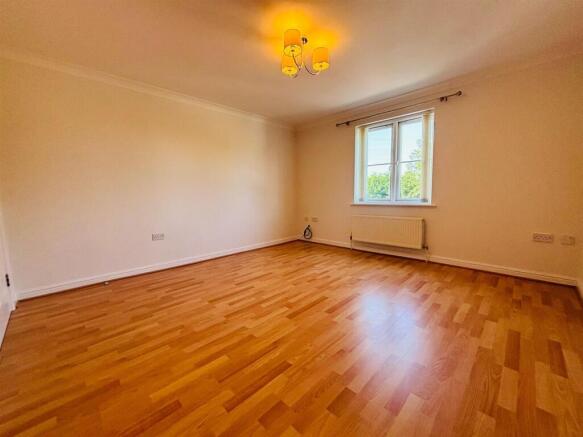 Living Room Area: