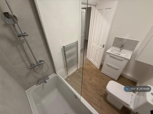 2 bed Terraced to rent Image 4