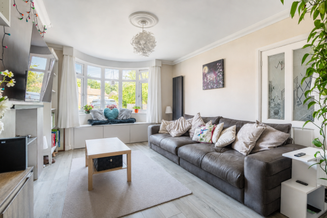 5 bed Detached for sale Image 2