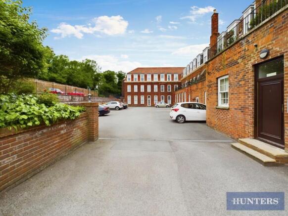 2 bed Apartment to rent Image 9