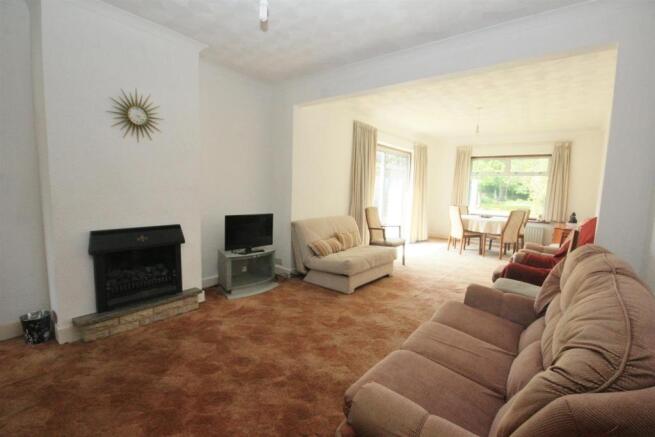 LOUNGE / DINING ROOM