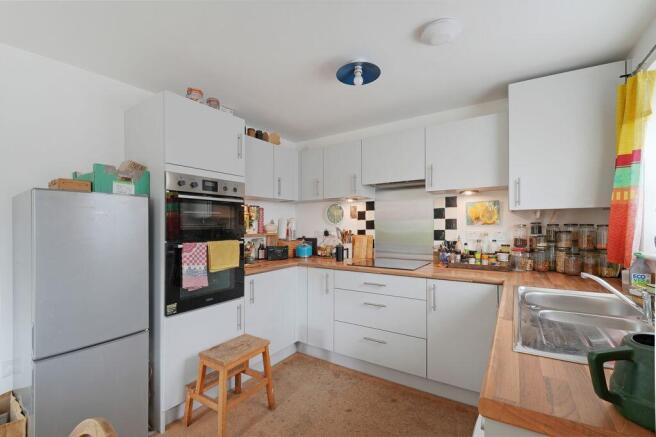 3 bed Semi-Detached for sale Image 6
