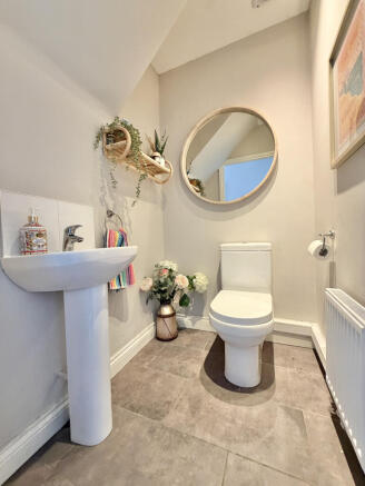 4 bed Detached for sale Image 7