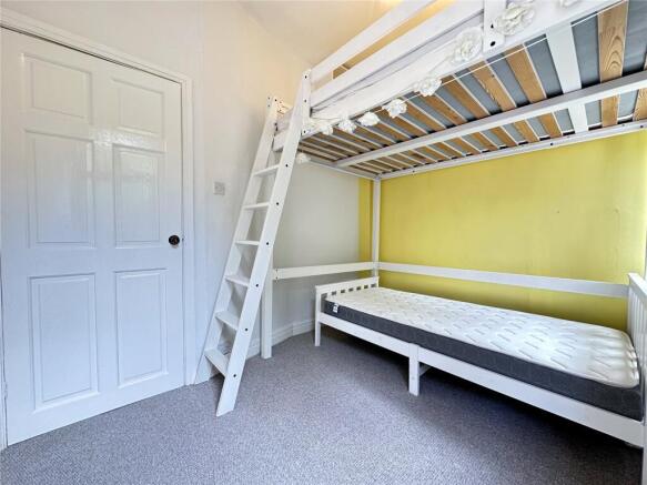 2 bed Semi-Detached to rent Image 8
