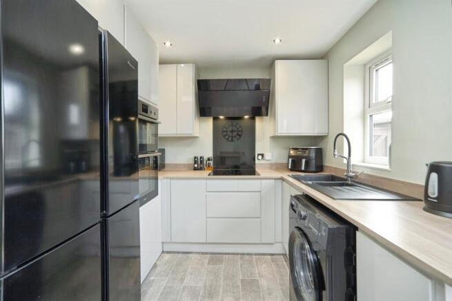 3 bed Semi-Detached for sale Image 6