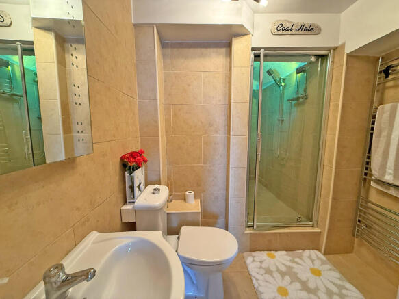 5 bed Terraced for sale Image 8