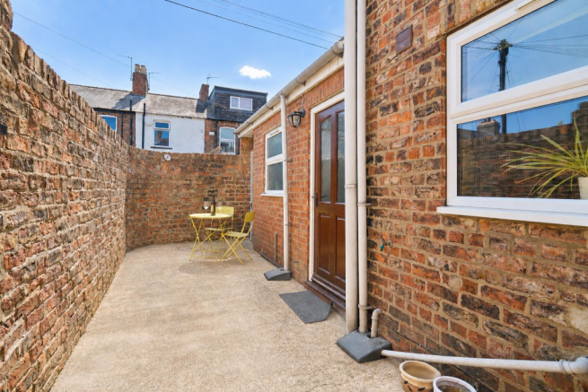 2 bed End of Terrace to rent Image 12