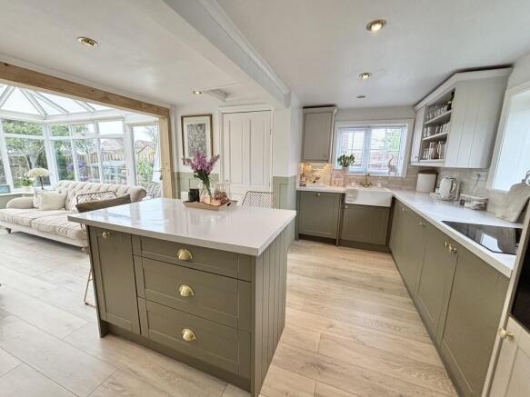 4 bed Detached for sale Image 10