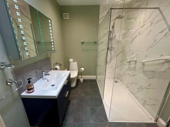 bathroom 2 - Copy.jpg