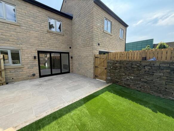 4 bed Terraced for sale Image 8