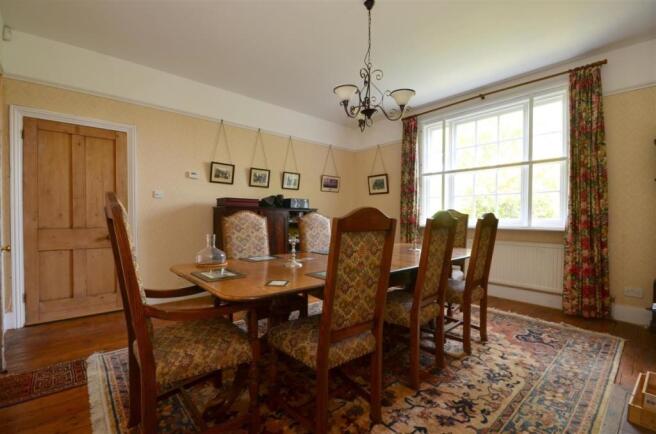 9013j9ik - dining...