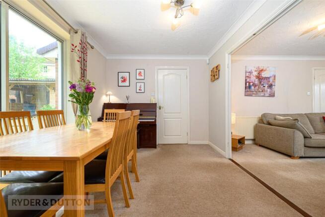 5 bed Detached for sale Image 10