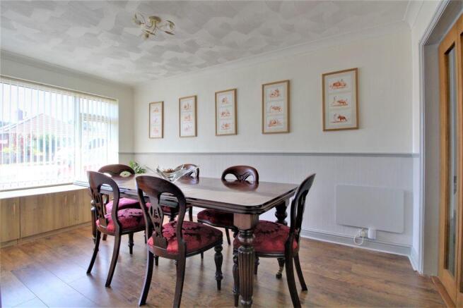 Dining Room / Bed 4